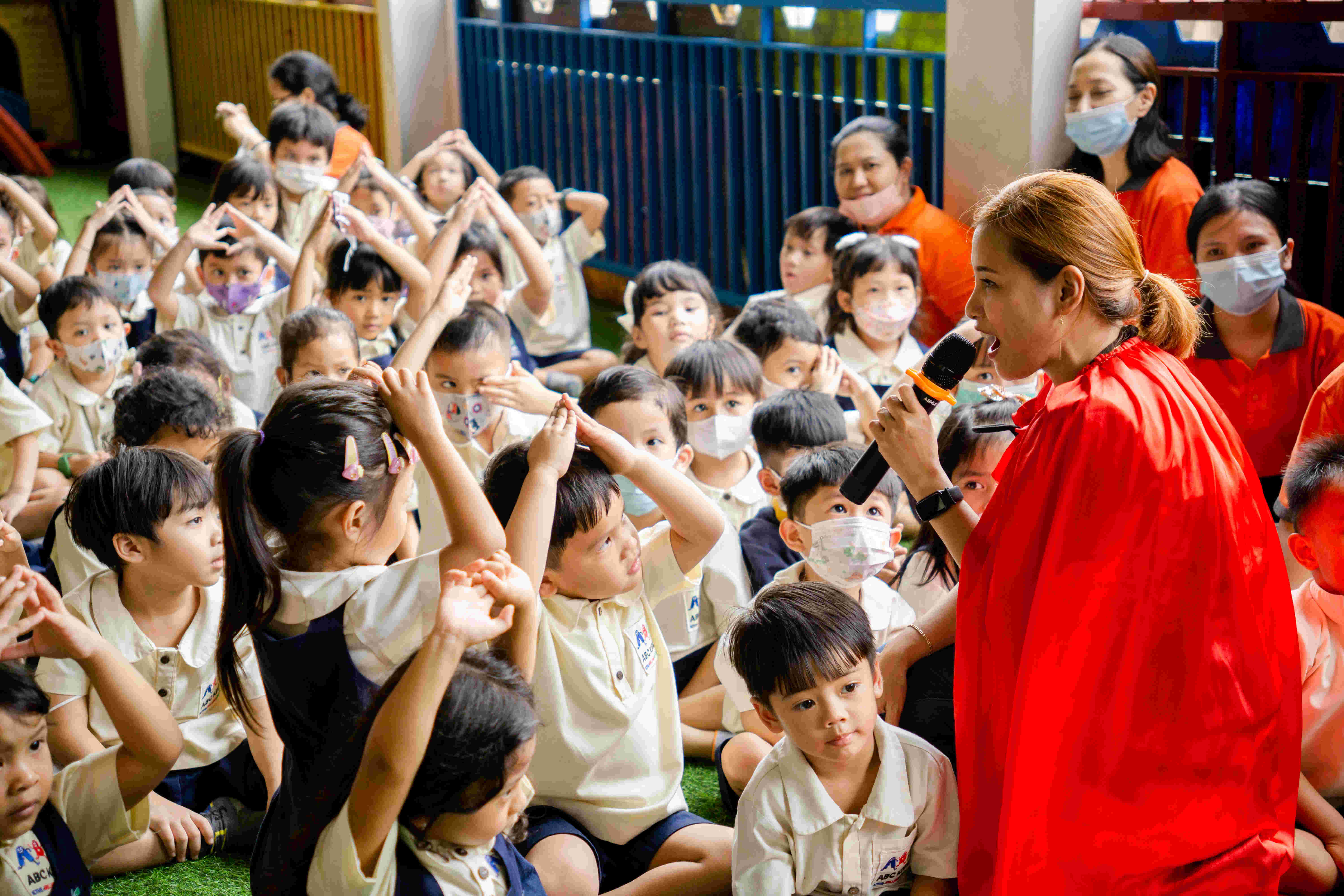Keseruan dongeng di TK ABC kids saat Rangkaian Roadshow Relawan Cilik Gemas